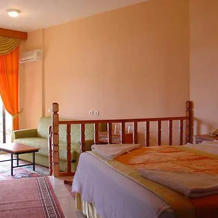 Amos Marmaris