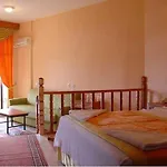 Amos Marmaris