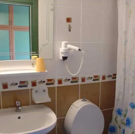 Hotel Amos 2*