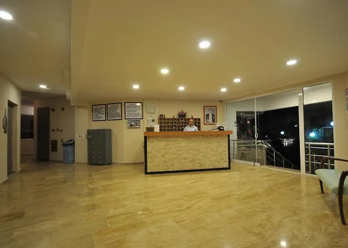 阿莫斯酒店 2* 马尔马里斯